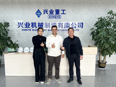 El client armeni Sr. Sahak visita la nostra fàbrica per a la confirmació de l...